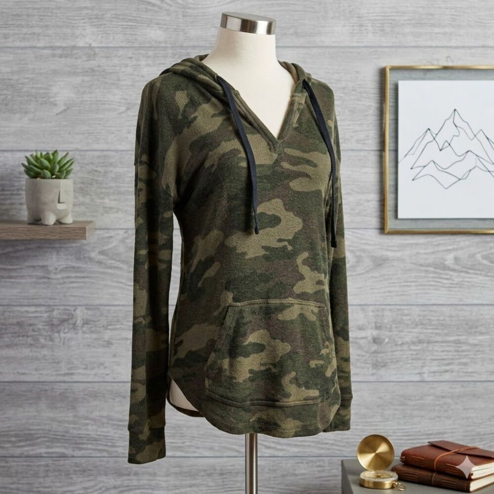 Market & Spruce Women's Lightweight California Hoodie in Camo Size Small